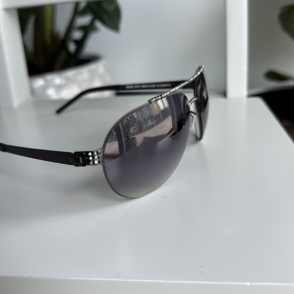 Jimmy crystal sunglasses with case - Picture 3 of 11